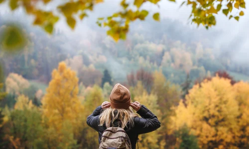 shutterstock - Toamna la munte - drumetie - vremea - ceata - frig