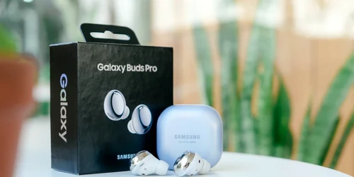 Casti Samsung Galaxy Buds Pro FOTO Shutterstock