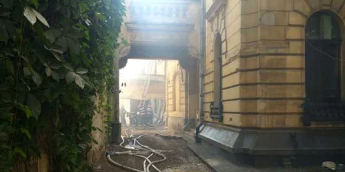 incendiu bucuresti pompieri foto isubif