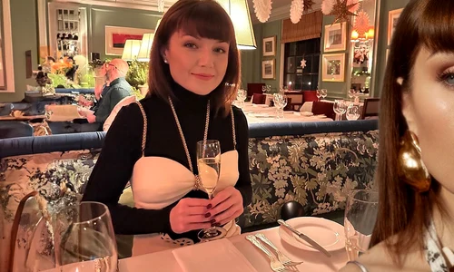 Cum e răsfățată Alexandra Ungureanu de iubitul ei, Executive Chef  peste un lanț de restaurante din Anglia!