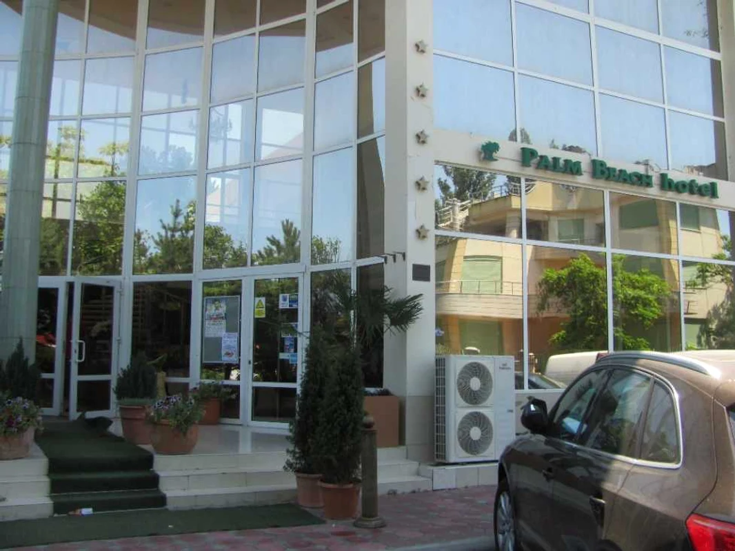 Hotelul Palm Beach din Mamaia unde s-a cazat o parte din echipa TVR