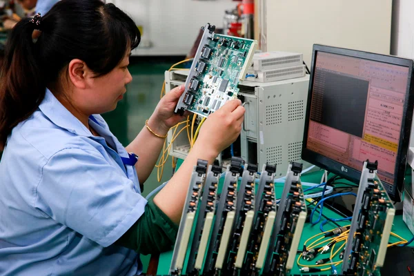 Huawei sparge cutuma și adoptă strategia desecretizării și a transparenței