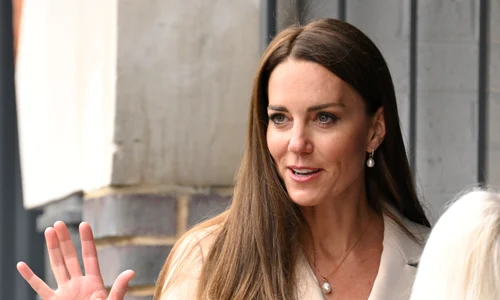 Kate Middleton cu colierul cu perlă GettyImages 1394068312 jpg