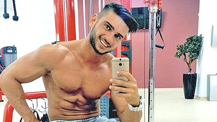 Dorian va plăti în jur de 2.000 de euro pentru operaţia estetică