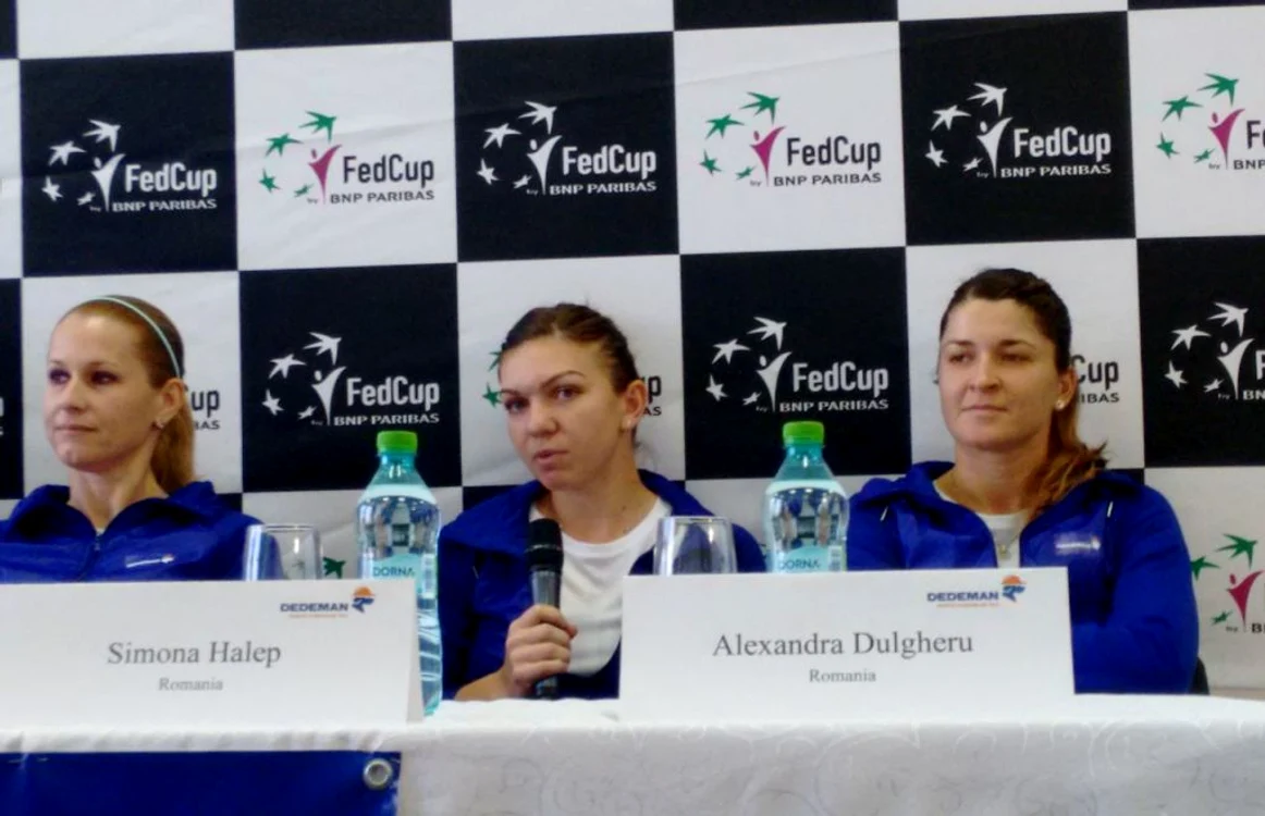 Româncele au făcut o poză de grup la finalul întâlnirii cu presa de astăzi. Foto: Adevărul