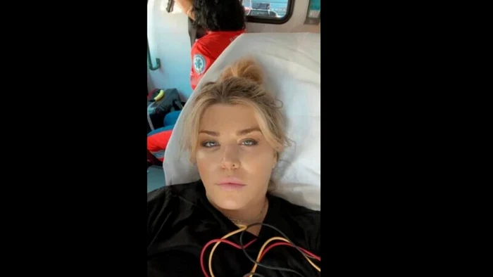 Loredana Groza a publicat o imagine din ambulanțăFoto: Facebook