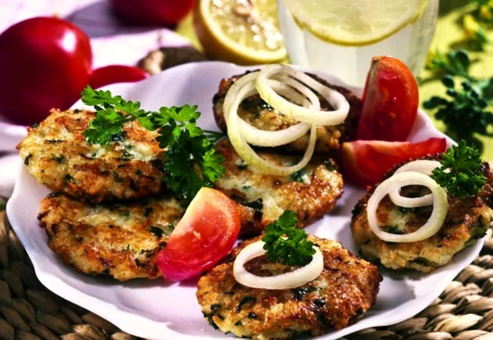 
    Dacă vrei să înlocuiești chiftelele clasice, acestea cu orez sunt la fel de gustoaseclickpoftabuna.ro  