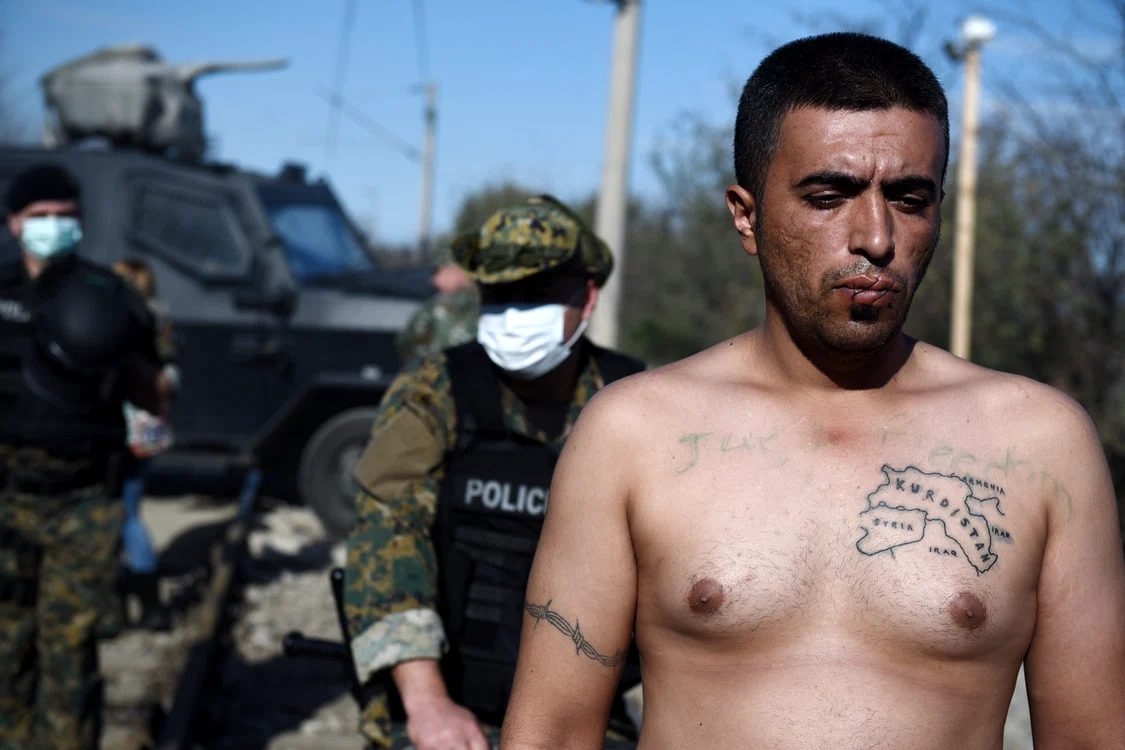 Imigranții și-au cusut buzele în fața polițiștilor macedoneni