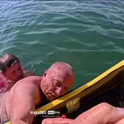 turist salvat de salvamar foto captura video tiktok png
