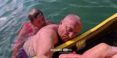 turist salvat de salvamar foto captura video tiktok png