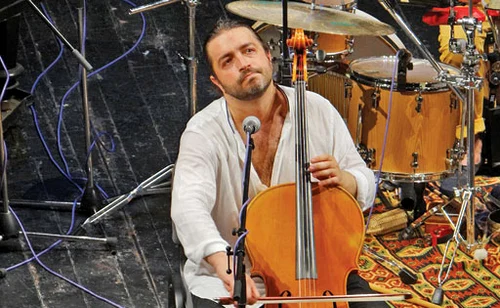 Adrian Naidin a adoptat o altă tehnică de a cânta la violoncel, după accidentul suferit la mână