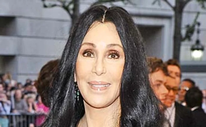 Cher e de partea lui Hillary