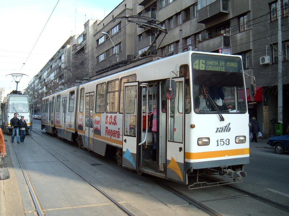 Tramvaiele 1 şi 46 vor avea inscripţionat mesajul «Circulă prin Ziduri Moşi - Lizeanu». (Foto: RATB)