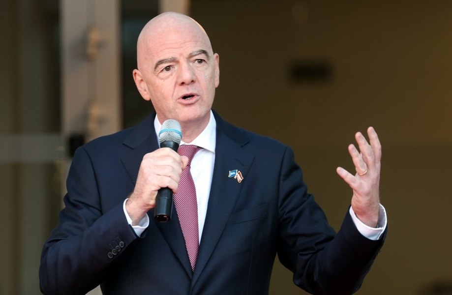Gianni Infantino și-a cerut scuze pentru planul de vânzare a drepturilor Cupei Mondiale. Scandalul continuă