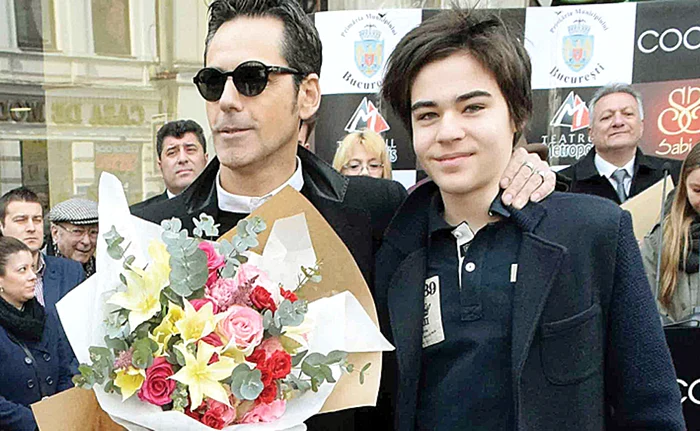 Radu Ștefan este înalt cât tatăl lui și deja ia cursuri de actorie