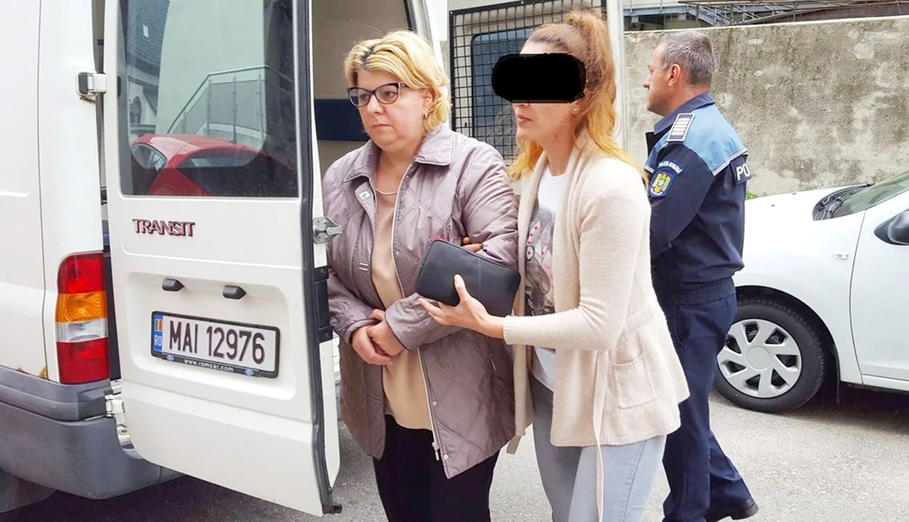 Amalia Dumitrașcu (stânga) riscă ani grei de închisoare FOTO Denis Grigorescu