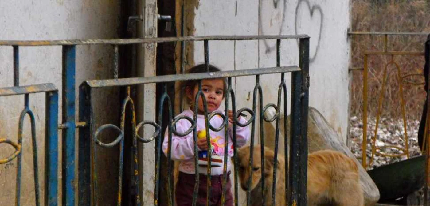 Copil care trăieşte într-o familie vulnerabilă. foto. Asociaţia Stea