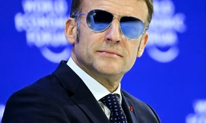 Emmanuel Macron ochelari Davos jfif