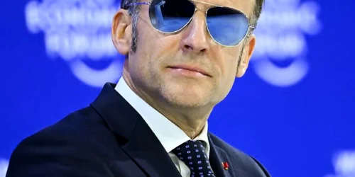 Emmanuel Macron ochelari Davos jfif
