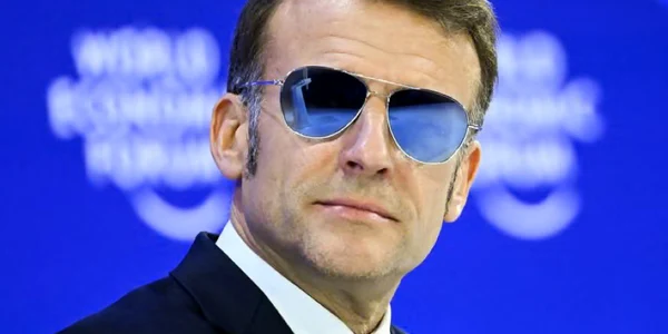 Emmanuel Macron ochelari Davos jfif