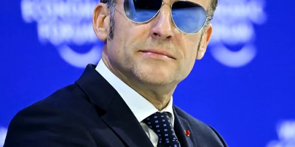 Emmanuel Macron ochelari Davos jfif