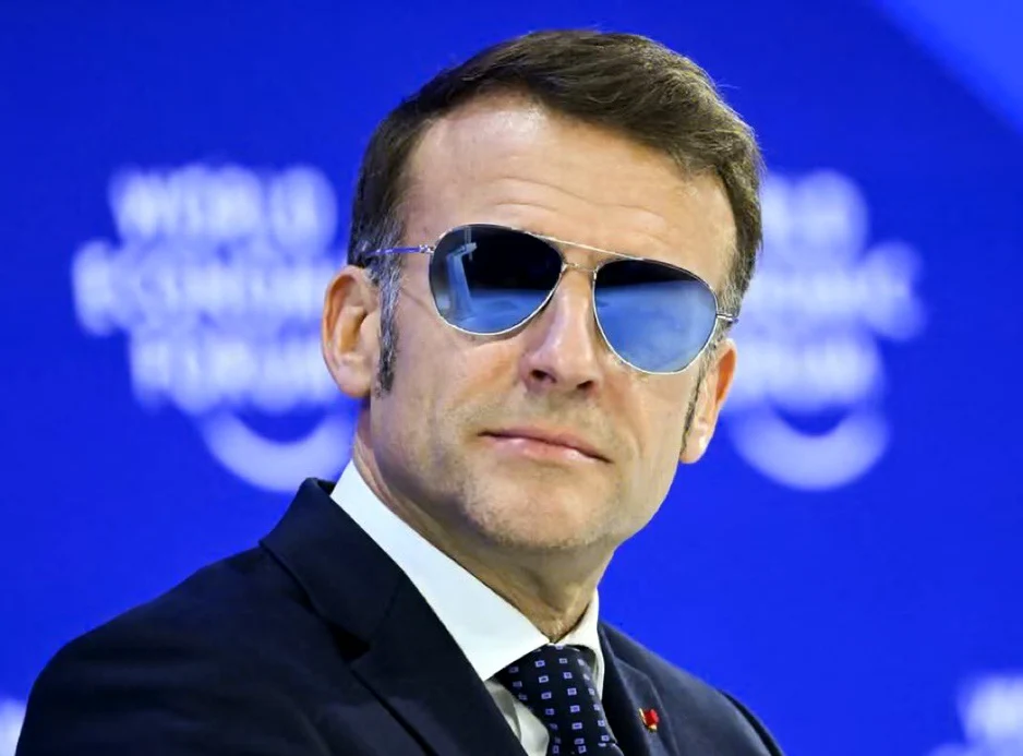 Emmanuel Macron a purtat ochelari de soare la Davos FOTO: X