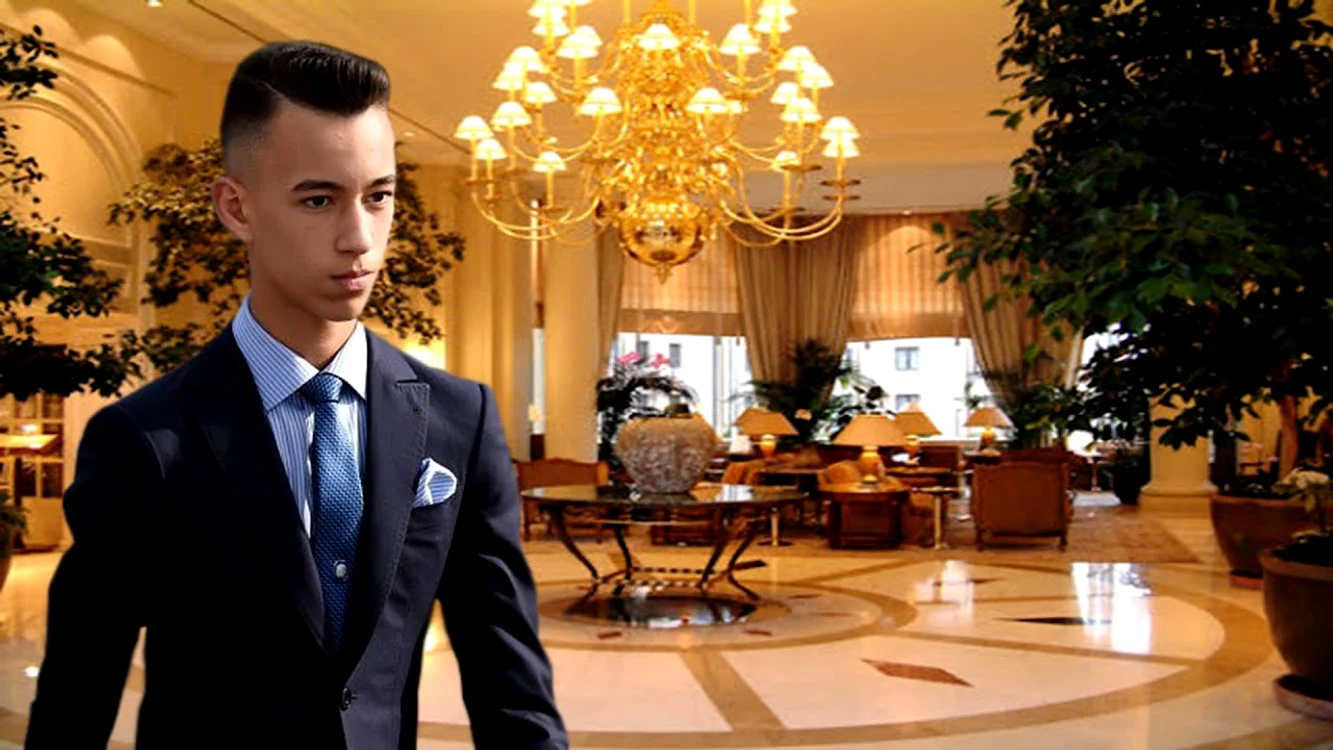 
    Prinţul Moulay are  17 ani şi participă  alături de tatăl  lui la toate  evenimentele  oficiale Fotografii: Gettyimages/Profimedia  