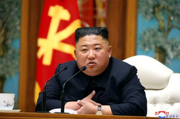 Kim Jong Un vorbește la microfon