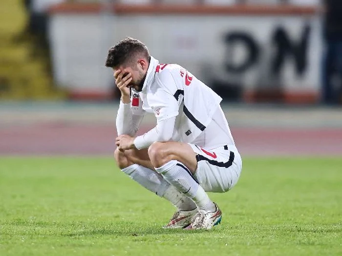 Fundasul Mevlja a stat pe teren in lacrimi 10 minute