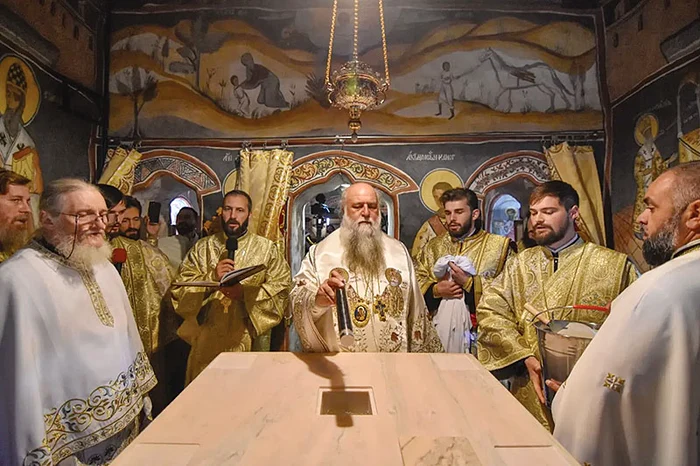 Prelaţii,  la slujba  de sfinţire