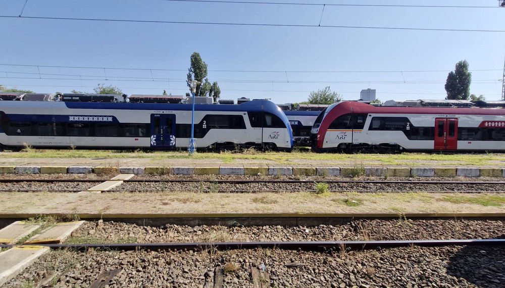 Moment istoric: primele trenuri electrice PESA intră în circulație în România. Pe ce rute vor circula și ce dotări moderne vor avea călătorii