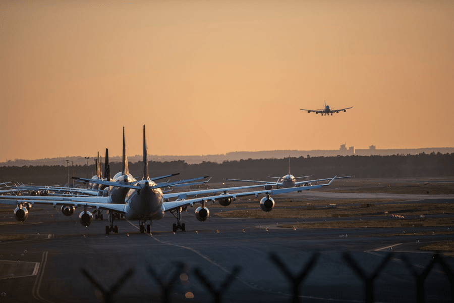 Trafic aerian perturbat pe cele mai mari aeroporturi ale Germaniei, din cauza sistemelor informatice ale Lufthansa. MAE a emis o atenţionare de călătorie