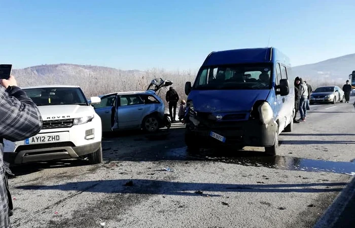 
    Vinovat de producerea accidentului a fost șoferul microbuzuluiFoto: Ora de Sibiu/Info trafic Jud. Sibiu  