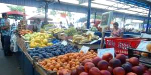 Fructele se vând bine în piețele din oraș