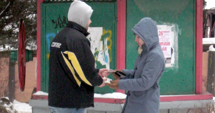Orice sucevean poate cumpăra ţigări la colţ de stradă, deşi vânzarea acestora este interzisă de lege