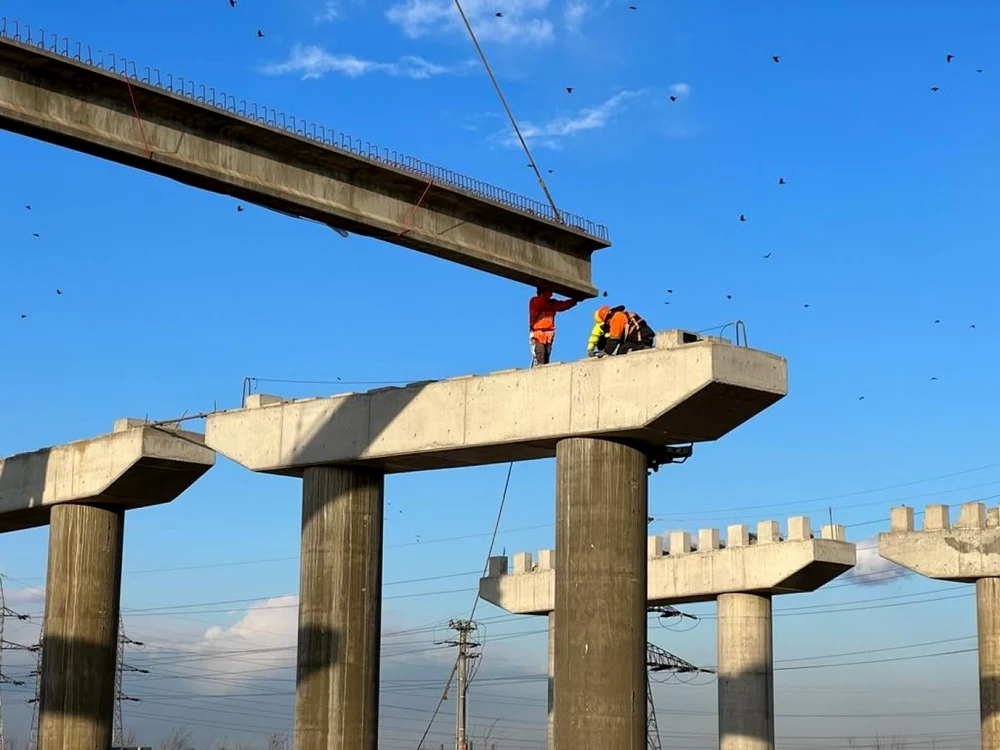 Lucrări pe şantierul Autostrăzii Bucureştiului - A0, Foto: Facebook Ionel Irinel Scrioşteanu