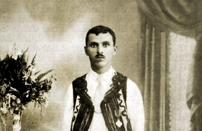 Învăţătorul Emilian Bîldea Sursă foto: www.facebook.com/targu.jiu.odinioara
