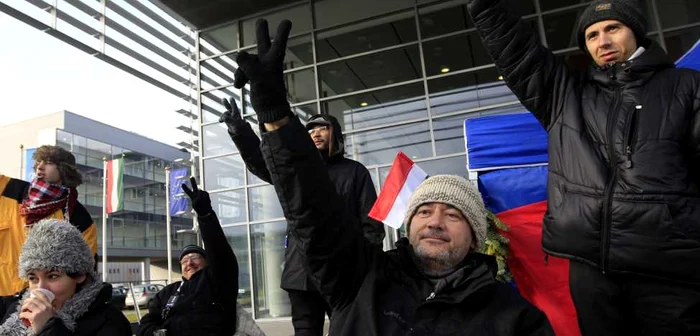 Un grup de jurnalişti intrat în greva foamei protestează în faţa sediului televiziunii publice faţă de încălcarea libertăţii presei în Ungaria