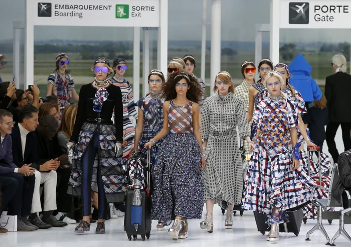 Prezentarea colecţiei de primăvară-vară 2016 a casei de modă Chanel de la Săptămâna Modei de la Paris. FOTO Getty, AP, Hepta