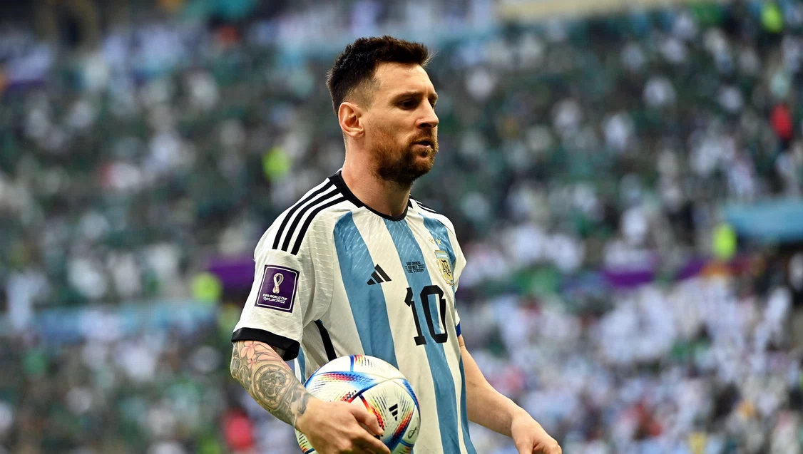 Lionel Messi a fost salvat de colegul său, Dibu Martinez. Foto Getty images
