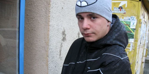 Peter Gupcea spune că a fost încătuşat şi reţinut miercuri seară pentru instigare la tâlhărie