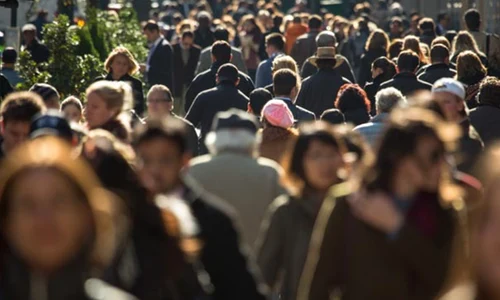 oameni strada shutterstock jpg