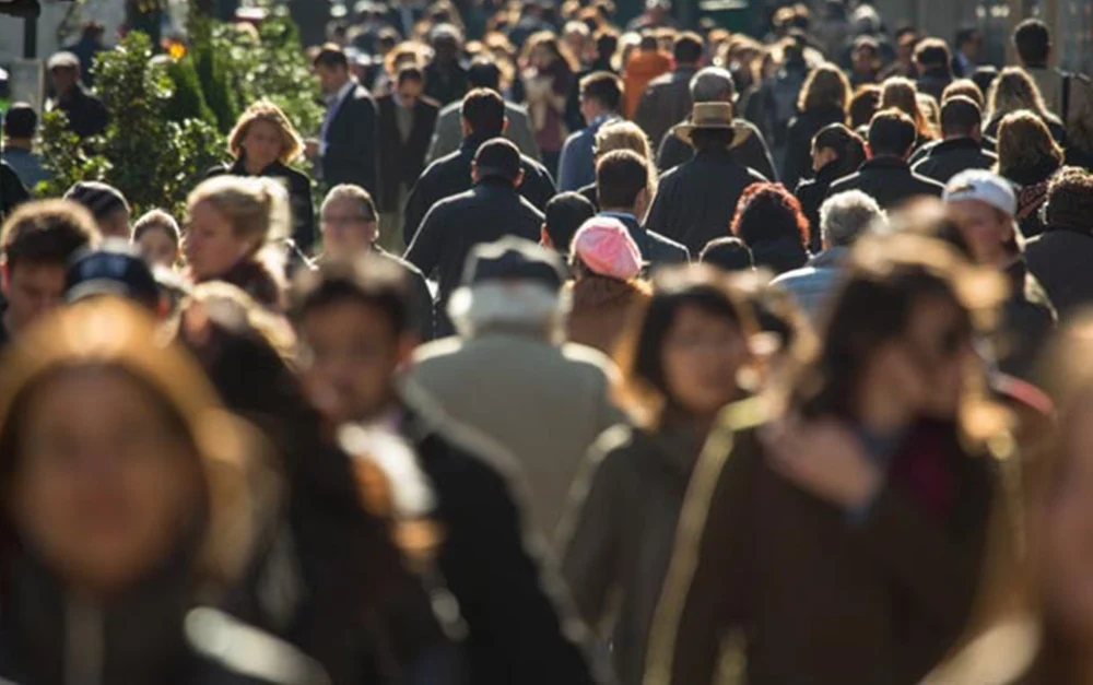 Majoritatea românilor consideră că România merge într-o direcție greșită. AUR, în fruntea intenției de vot SONDAJ