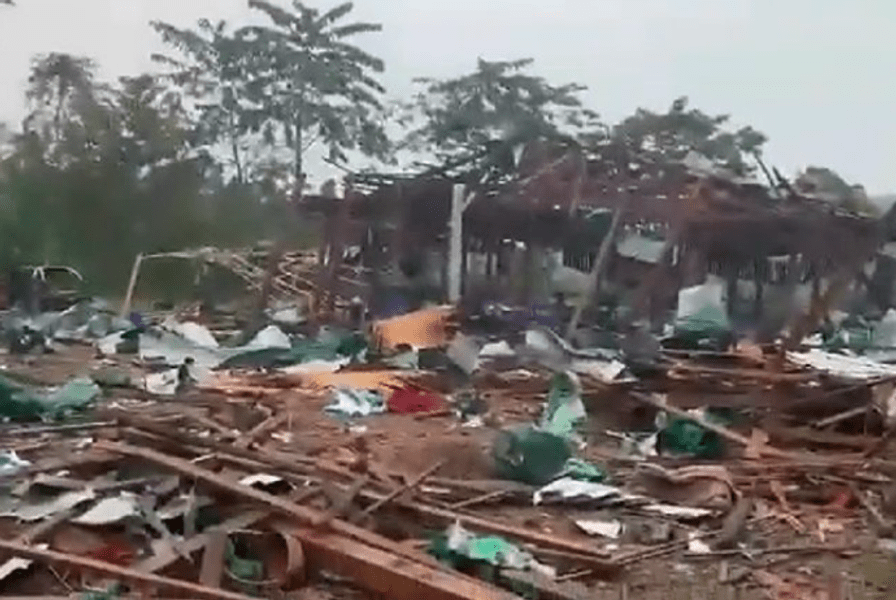 Atacuri aeriene la un concert în Myanmar: 50 de morți VIDEO