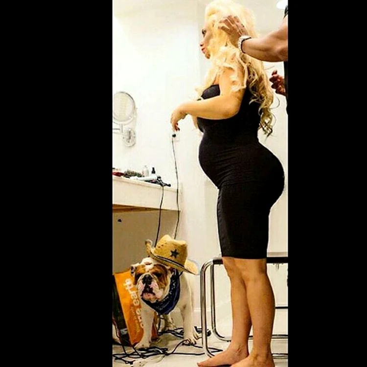 Așa arăta Coco Austin în luna a opta de sarcină
