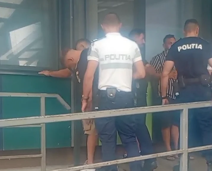 Scandal la Spitalul Județean din Oradea. Rudele unui pacient mort, duse la Poliție după ce au amenințat personalul medical