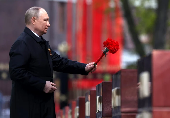 Vladimir Putin la Monumentul Soldatului Necunoscut din apropiere de Kremlin FOTO EPA-EFE