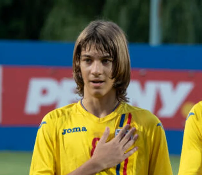 Alexandru Stoian, înaintea unui meci de pregătire România - Bulgaria la tineret. Foto frf.ro