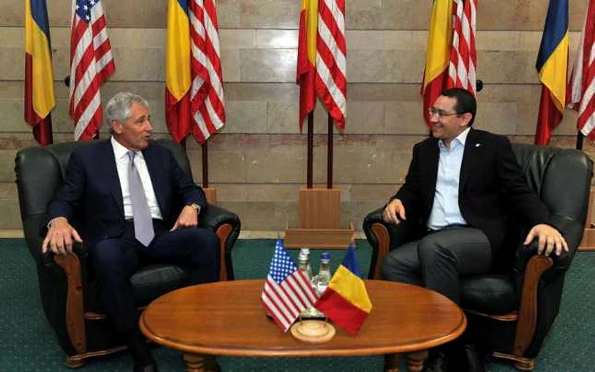Victor Ponta şi Chuck Hagel la baza militară de la Mihail Kogălniceanu din Constanţa Foto Facebook Victor Ponta