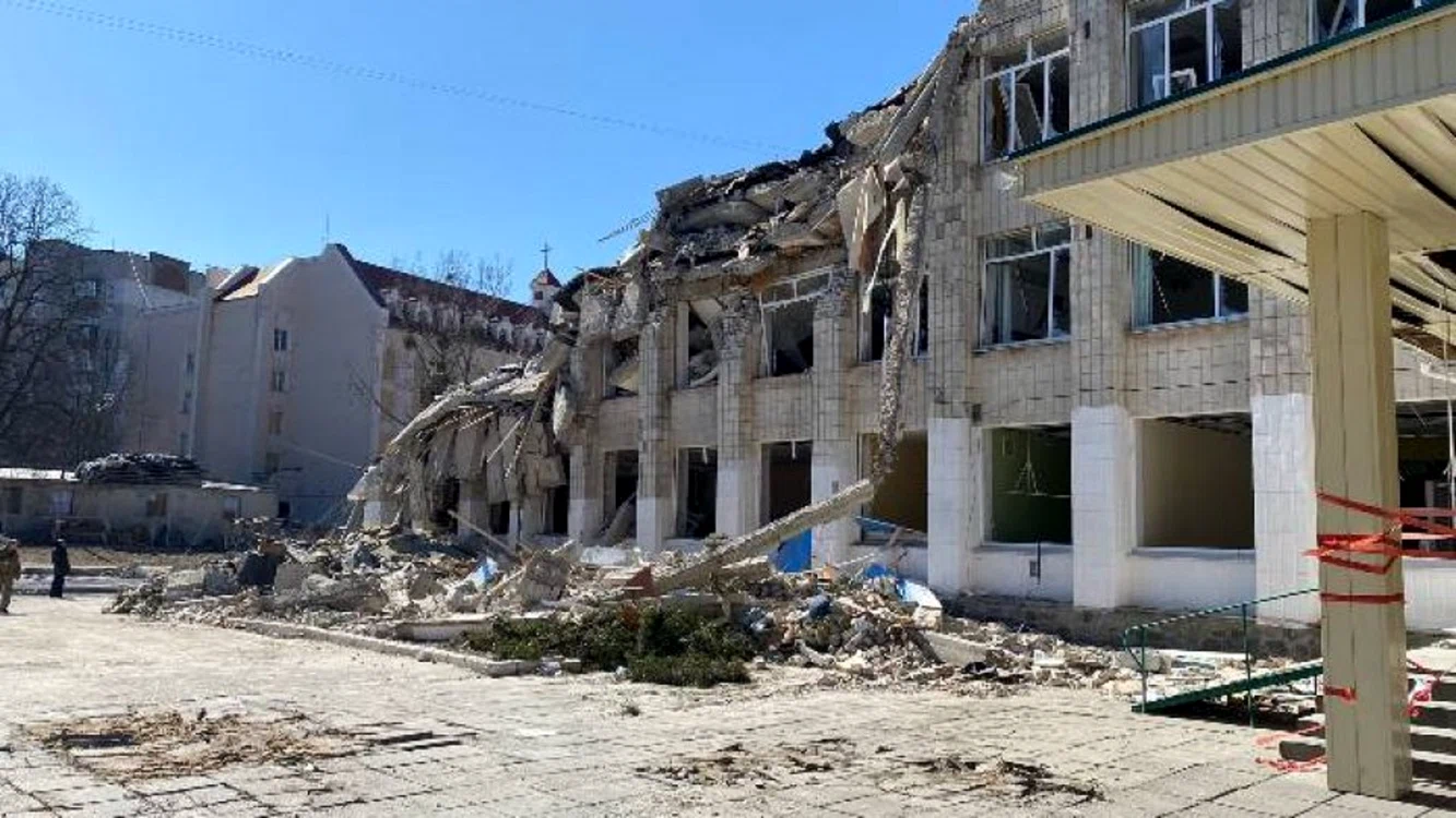 scoala bombardata ucraina jpg